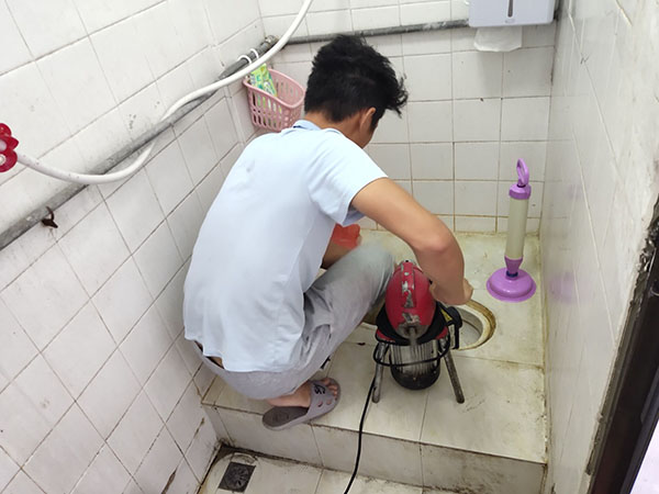 炎陵肥皂掉到马桶里把马桶堵住了怎么办？马桶堵住了怎么办